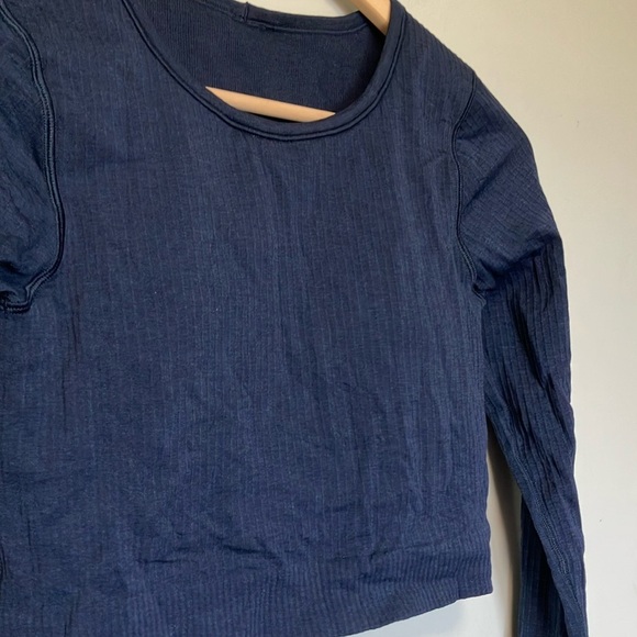 Lululemon Navy Blue Ribbed Long Sleeve Bra Included Crop Top - Picture 2 of 7